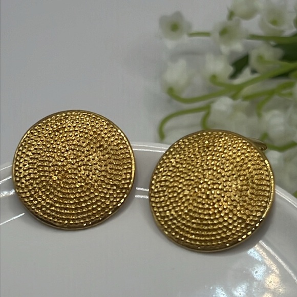 Vintage Napier Gold Clip On Earrings. - Picture 3 of 4